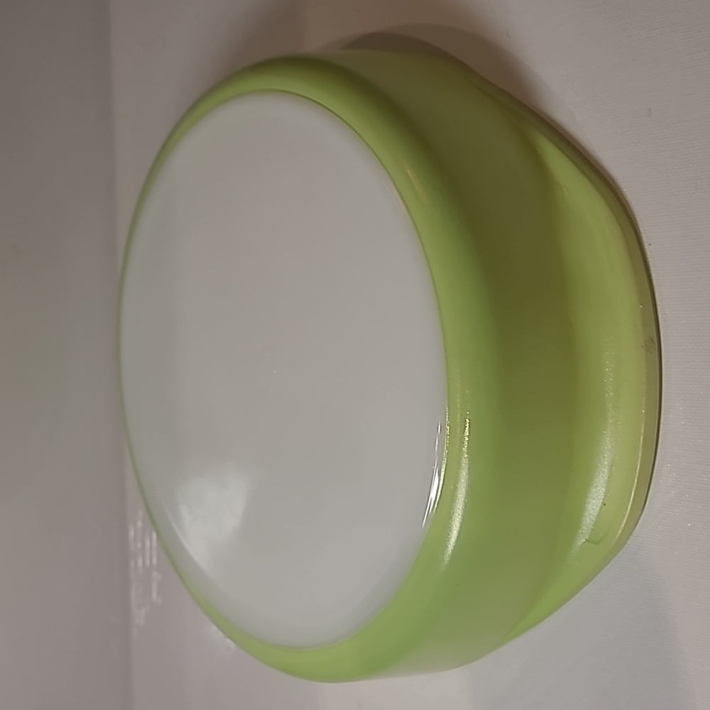 Vintage Pyrex Lime green round baking dish 221 made in Canada
